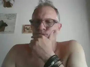 Cam4 Watch Live Sex Cams of meliydie_Poring