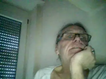 Cam4 Live Porn of sklmax_bi