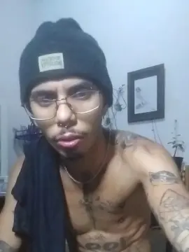 Cam4 Watch Live Sex Cams of Klinger30