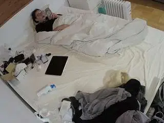 Camsoda Private Sex Chat of voyeurcam-julmodels-greybed-1