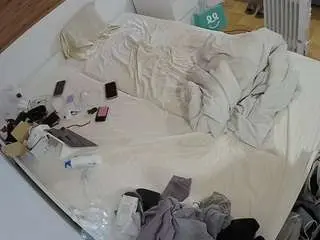 Camsoda Nude Webcam of voyeurcam-julmodels-greybed-1