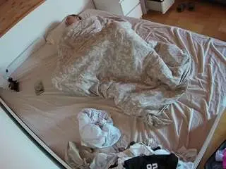 Camsoda Private Sex Chat of voyeurcam-julmodels-greybed-1