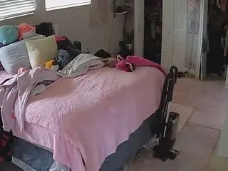 Camsoda Private Sex Chat of voyeurcam-house-charleys-room