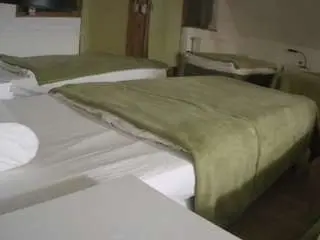 Camsoda Sex Cam of voyeurcam-julmodels-bed-2