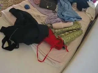 Camsoda Free Porn Cam of voyeurcam-julmodels-whitebed-1