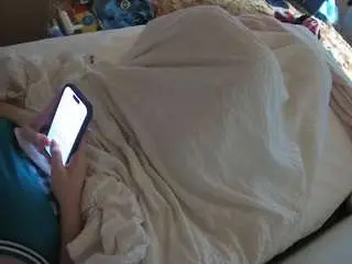 Camsoda Nude Webcam of voyeurcam-julmodels-whitebed-1