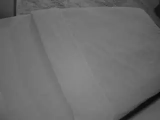 Camsoda Free Porn Cam of voyeurcam-julmodels-whitebed-1