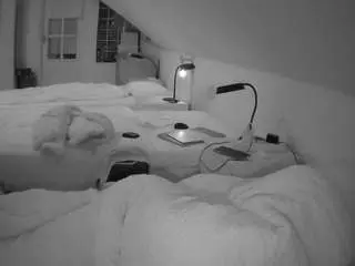 Camsoda Sex Chat of voyeurcam-julmodels-bed-3