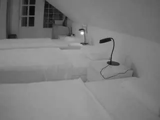 Camsoda Watch Live Sex Cams of voyeurcam-julmodels-bed-3