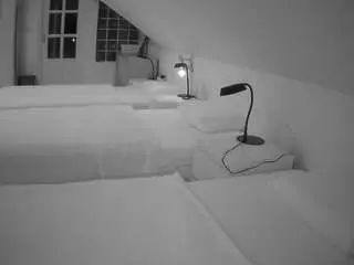 Camsoda Private Sex Chat of voyeurcam-julmodels-bed-3