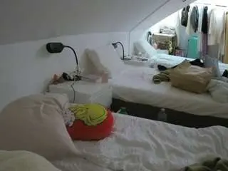 Camsoda Watch Live Sex Cams of voyeurcam-julmodels-bed-4