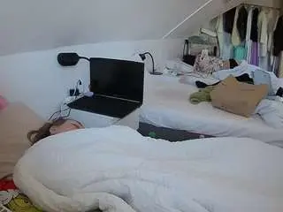 Camsoda Adult Webcams of voyeurcam-julmodels-bed-4