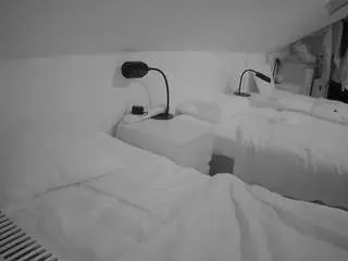 Camsoda Sex Chat of voyeurcam-julmodels-bed-4