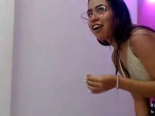 Camsoda Free Live Porn of skinnysofia18