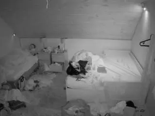 Camsoda Nude Webcam of voyeurcam-julmodels-whitebed-2