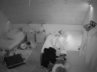 Camsoda Live Sex Cam of voyeurcam-julmodels-whitebed-2