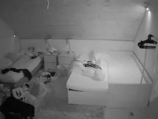 Camsoda Private Sex Chat of voyeurcam-julmodels-whitebed-2