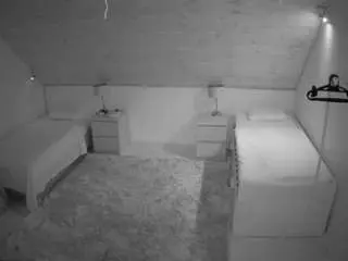 voyeurcam-julmodels-whitebed-2 from camsoda