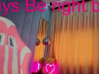 Camsoda Adult Webcam of reina-cummingss