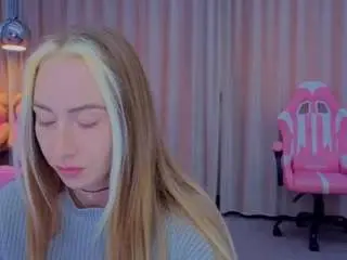 Camsoda Free Porn Cam of reina-cummingss