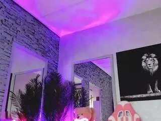 Camsoda Free Porn Cam of reina-cummingss