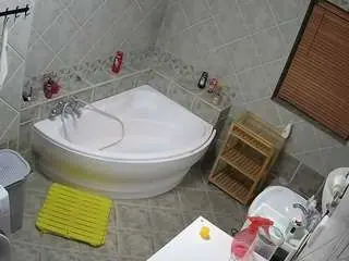 Camsoda Adult Webcam of voyeurcam-julmodels-bath-1st-2