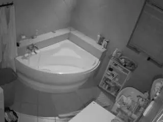 voyeurcam-julmodels-bath-1st-2 from camsoda