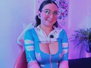 luucyjoness from camsoda