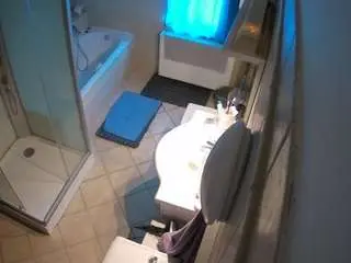 voyeurcam-julmodels-bath-2nd-2 from camsoda