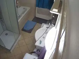 Camsoda Adult Webcams of voyeurcam-julmodels-bath-2nd-2