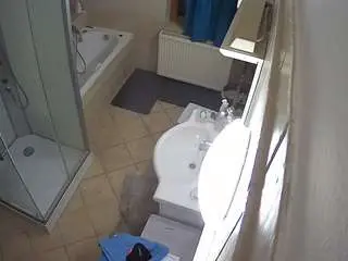 Camsoda Adult Webcam of voyeurcam-julmodels-bath-2nd-2