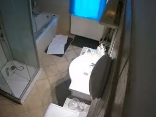 Camsoda Live Sex Cam of voyeurcam-julmodels-bath-2nd-2