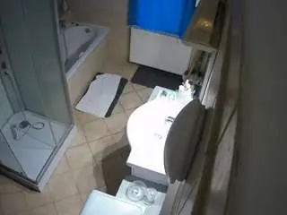 Camsoda Sex Cam of voyeurcam-julmodels-bath-2nd-2