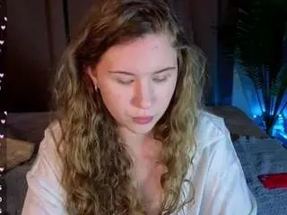 Camsoda Sex Cam of elsiee-cuttiess