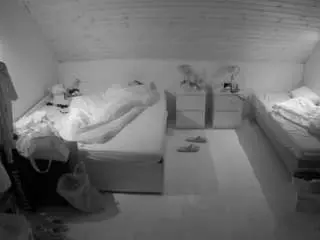 Camsoda Best Webcam of voyeurcam-julmodels-greybed-3