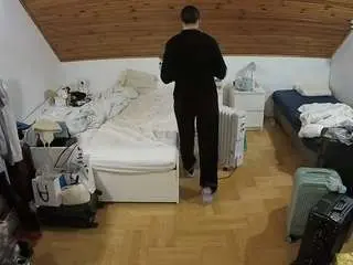 Camsoda Nude Webcam of voyeurcam-julmodels-greybed-3