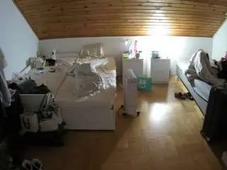 Camsoda Private Sex Chat of voyeurcam-julmodels-greybed-3