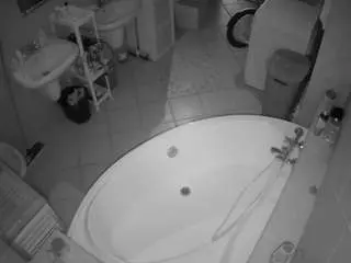 Camsoda Free Porn Cam of voyeurcam-julmodels-bath-1st-1