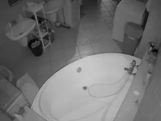 Camsoda Sex Cam of voyeurcam-julmodels-bath-1st-1