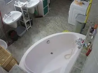 Camsoda Private Sex Chat of voyeurcam-julmodels-bath-1st-1