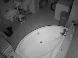 Camsoda Free Porn Cam of voyeurcam-julmodels-bath-1st-1