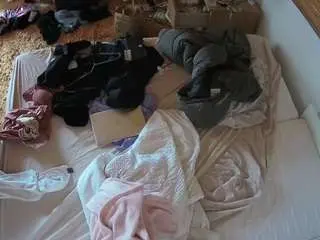 Camsoda Free Porn Cam of voyeurcam-julmodels-whitebed-3