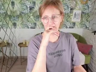 parischerry from camsoda