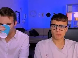 Camsoda Sex Cam of robin-spy