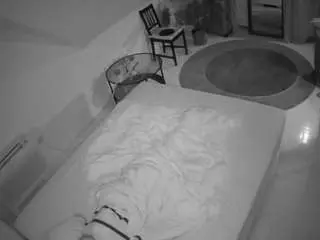 Camsoda Private Sex Chat of voyeurcam-julmodels-whitebed-4