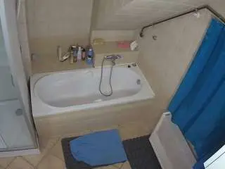 Camsoda Adult Webcam of voyeurcam-julmodels-bath-2nd-1