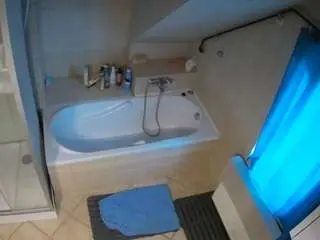 Camsoda Best Webcam of voyeurcam-julmodels-bath-2nd-1