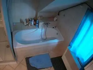 Camsoda Private Sex Chat of voyeurcam-julmodels-bath-2nd-1