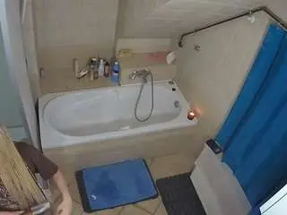 Camsoda Sex Cam of voyeurcam-julmodels-bath-2nd-1