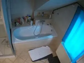 Camsoda Nude Webcam of voyeurcam-julmodels-bath-2nd-1